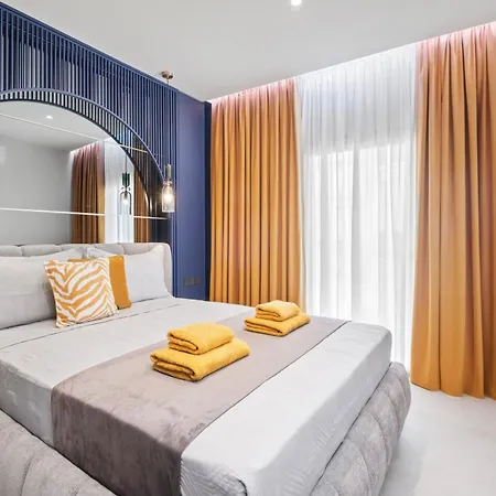 Aparthotel Fatcow Centre 4*