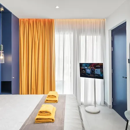 Fatcow Centre Aparthotel